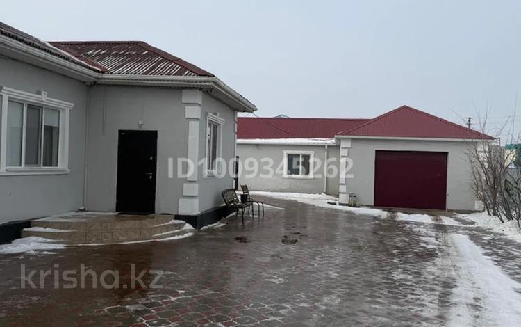 Отдельный дом · 6 комнат · 250 м² · 9 сот., мкр Сарыкамыс-2, Аққайың 47 за 65 млн ₸ в Атырау — фото 2