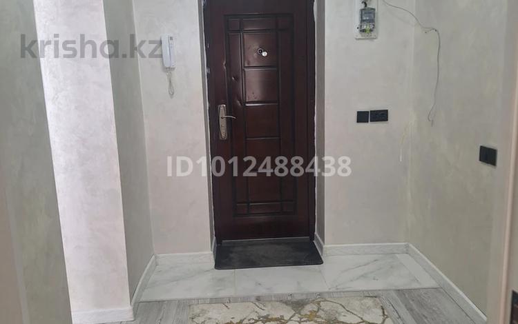 1-бөлмелі пәтер · 51 м² · 4/9 қабат, мкр. Алмагуль 4, бағасы: 18.5 млн ₸ в Атырау — фото 2