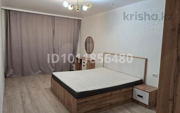 2-бөлмелі пәтер · 72 м² · 4/10 қабат, Толе би 285/8 13к, бағасы: 350 000 ₸ в Алматы, Ауэзовский р-н — фото 2