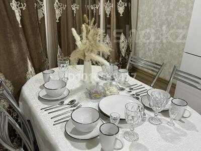 2-бөлмелі пәтер · 90 м² · 6/25 қабат, мкр 11 112в, бағасы: 16 000 ₸ в Актобе