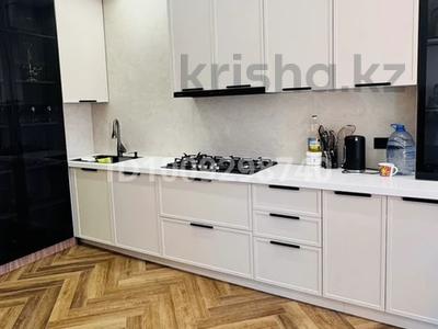 4-комнатная квартира · 120 м² · 8/9 этаж, 20а мкр 3 за 500 000 ₸ в Актау