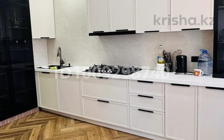 4-бөлмелі пәтер · 120 м² · 8/9 қабат, 20а ш/а. 3, бағасы: 500 000 ₸ в Актау, 20а мкр — фото 2