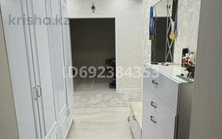3-бөлмелі пәтер · 80 м², мкр. Алтын орда, ​Батыс 2 микрорайон 5д, бағасы: 35 млн 〒 в Актобе — фото 17