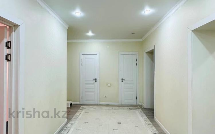 3-комнатная квартира · 97 м² · 2/9 этаж, мкр. Алтын орда 25г за 37.2 млн ₸ в Актобе — фото 9