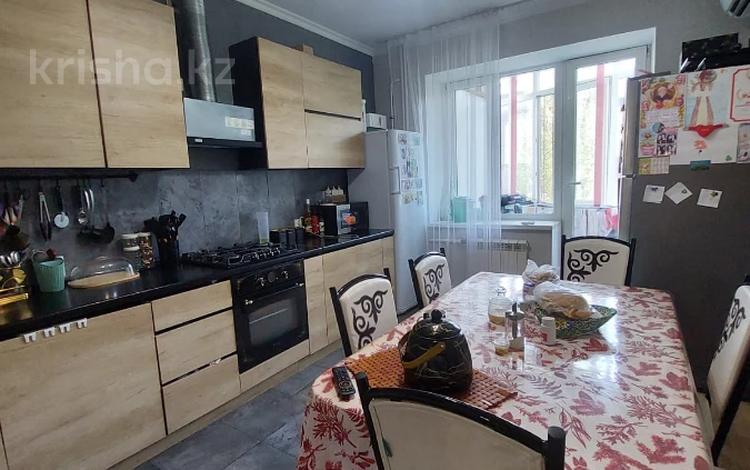 3-бөлмелі пәтер · 92 м² · 2/5 қабат, мкр. Алтын орда, молдагулова, бағасы: 41 млн ₸ в Актобе — фото 2