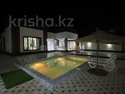 Дача · 3 комнаты · 220 м², жилой массив Кайнар Булак, Клубничная 121 за 120 000 〒 в Шымкенте, Абайский р-н