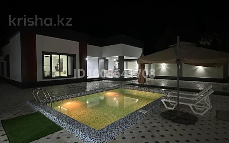 Дача · 3 комнаты · 220 м², жилой массив Кайнар Булак, Клубничная 121 за 120 000 〒 в Шымкенте, Абайский р-н — фото 2