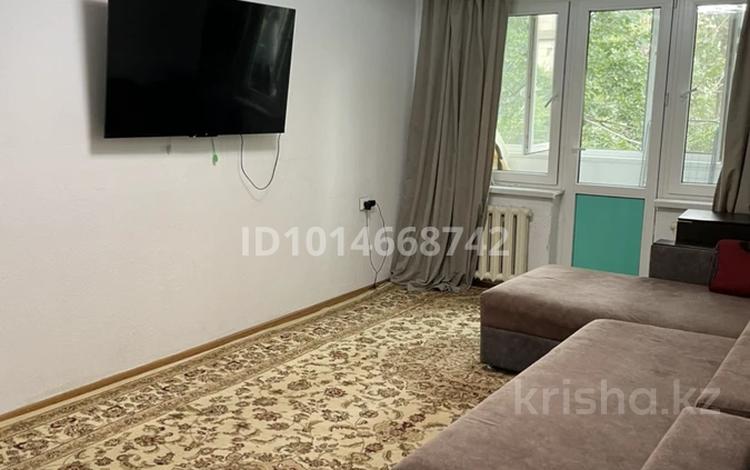 3-комнатная квартира · 60 м² · 4/4 этаж, мкр №10 5 за 290 000 ₸ в Алматы, Ауэзовский р-н — фото 2