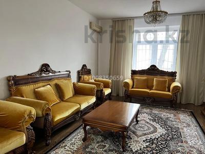 4-комнатная квартира · 300 м² · 1/3 этаж, Хакимова 3 за 400 000 〒 в Атырау