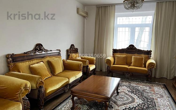 4-бөлмелі пәтер · 300 м² · 1/3 қабат, Хакимова 3, бағасы: 400 000 ₸ в Атырау — фото 2