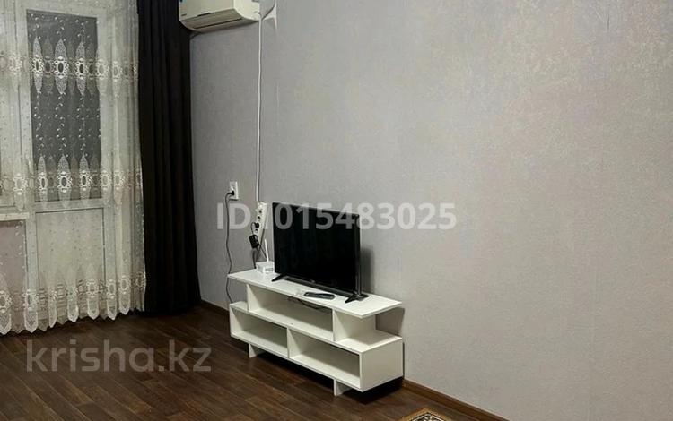 2-бөлмелі пәтер · 50 м² · 2/5 қабат, 1 ш/а Абилкайыр хана 63/1 — Стадион, бағасы: 160 000 ₸ в Актобе, мкр 5 — фото 2