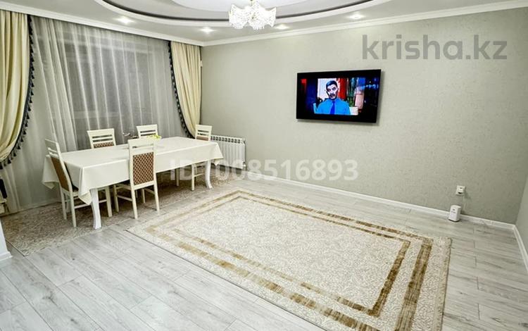 3-комнатная квартира · 89.8 м² · 3/5 этаж, Байтерек Нур 5 за 41.5 млн 〒 в Уральске — фото 2