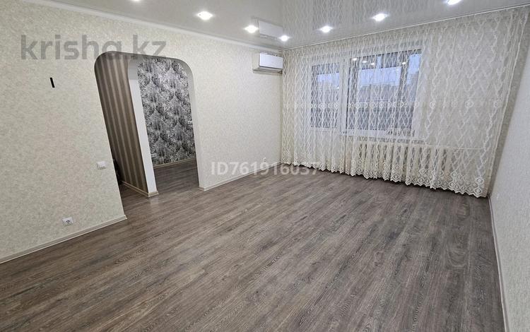 2-комнатная квартира · 55 м² · 10/10 этаж, Камзина 364 — Камзина-Ладожская за 140 000 ₸ в Павлодаре — фото 2