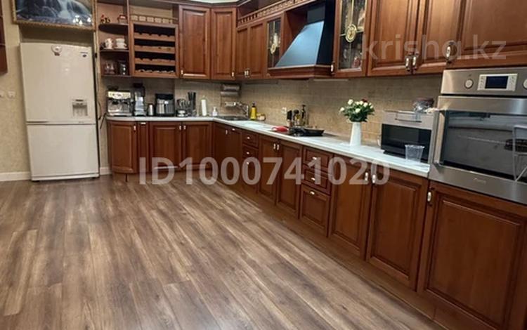 3-комнатная квартира · 190 м² · 5/11 этаж, Ак Сатпаева 336 за 87 млн 〒 в Павлодаре — фото 2