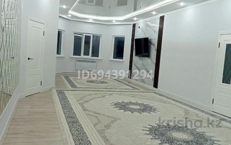 Отдельный дом · 5 комнат · 225 м² · 0.9 сот., мкр Коктем, Достык — Аксай монша за 55 млн 〒 в Атырау — фото 2