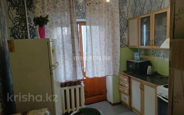 2-комнатная квартира · 56 м² · 2/5 этаж, мкр Самал, Есенова — Макатаева за 20 000 ₸ в Алматы, Медеуский р-н — фото 9