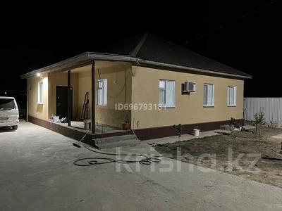 Продажа домов и дачи в Атырауской обл.: Дача · 4 комнаты · 180 м² · 8 сот., мкр Зарослый, Железнодороник 39 — Магазин Зарослый за 31 млн 〒 Дача · 4 комнаты · 180 м² · 8 сот., мкр Зарослый, Железнодороник 39 — Магазин Зарослый за 31 млн 〒 в Атырау