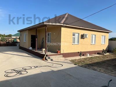 Дача · 4 комнаты · 180 м² · 8 сот., мкр Зарослый, Железнодороник 39 — Магазин Зарослый за 25 млн 〒 в Атырау