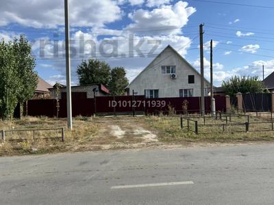 Отдельный дом · 3 комнаты · 150 м² · 12 сот., 11 микрорайон 10 — Остановка «Перекресток» за 35 млн ₸ в Аксае