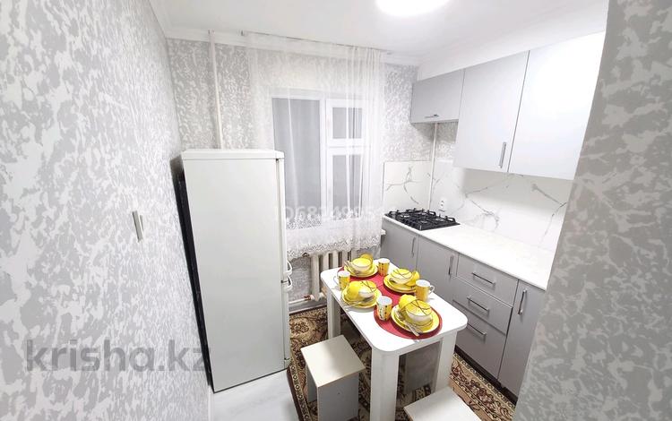 3-комнатная квартира, 67 м², 1/5 этаж посуточно, мкр Аксай-3 д1/1 за 18 000 〒 в Алматы, Ауэзовский р-н — фото 2