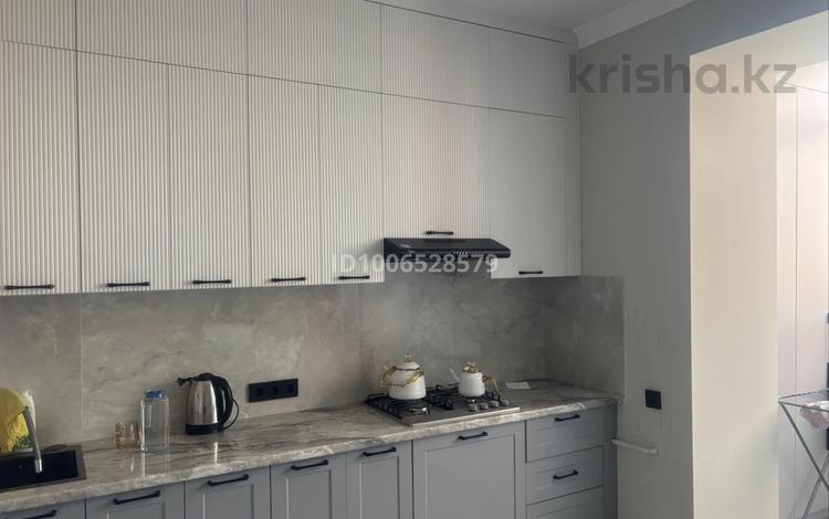 2-комнатная квартира · 90 м² · 4/5 этаж, мкр. Алтын орда 47 за 250 000 〒 в Актобе — фото 2