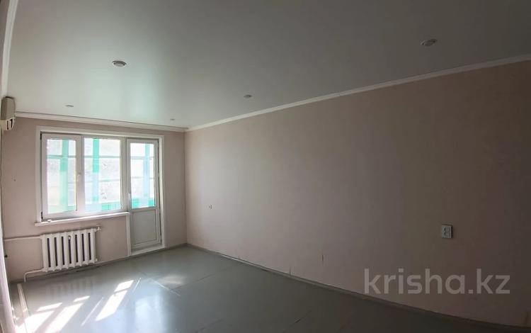 1-бөлмелі пәтер · 29.8 м² · 5/5 қабат, Айгүл ш/а 50/1, бағасы: 8.8 млн ₸ в Уральске, мкр Айгуль — фото 2