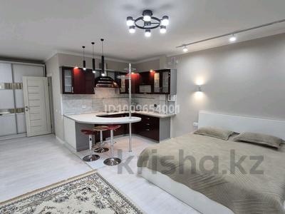 1-комнатная квартира · 45 м² · 2/5 этаж, мкр Астана за 15 000 ₸ в Уральске