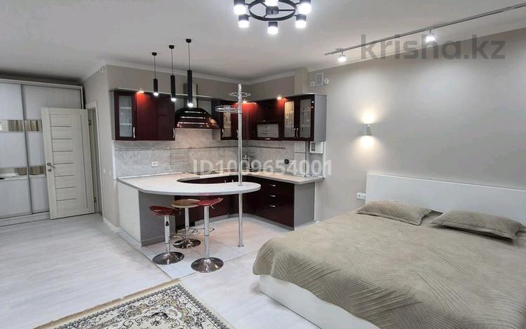 1-комнатная квартира · 45 м² · 2/5 этаж, мкр Астана за 15 000 ₸ в Уральске — фото 2