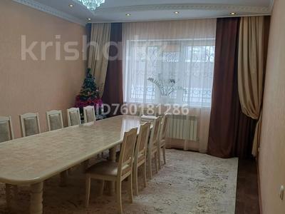 Аренда домов или дач посуточно в Западно-Казахстанской обл.: Дом · 4 комнаты · 180 м², Самал 54 — Алаш за 45 000 〒 Дом · 4 комнаты · 180 м², Самал 54 — Алаш за 45 000 〒 в Уральске