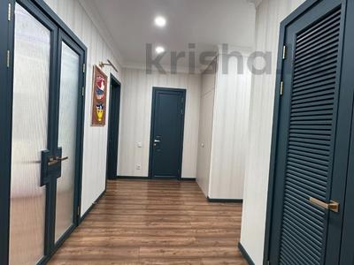 3-комнатная квартира · 105 м² · 3/7 этаж, мкр. Алтын орда 50л за 66 млн 〒 в Актобе