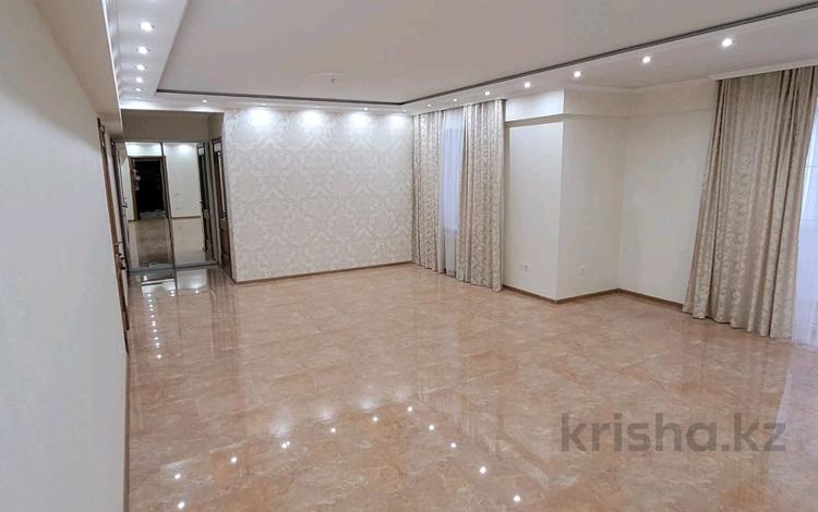 3-бөлмелі пәтер · 142 м² · 3/3 қабат, Ракишева 12а, бағасы: 60 млн ₸ в Талдыкоргане, мкр Мушелтой — фото 2