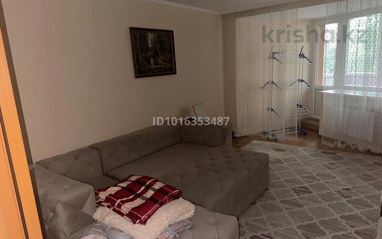 3-комнатная квартира · 67 м² · 2/5 этаж, мкр Михайловка , Аманжолова 67 — Не далеко от волны, южный за 220 000 ₸ в Караганде, Казыбек би р-н — фото 2