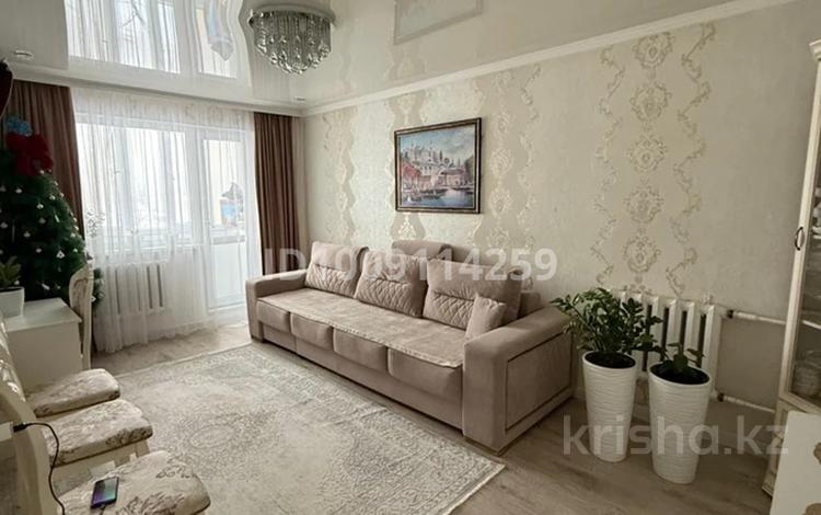 3-комнатная квартира · 60 м² · 3/5 этаж, Майкудук, Мкр Восток-2 9 — Бытовую технику и мебель оставим,солнечная сторона,зимой квартире тепло.Рядом школа,детские сады,супермаркеты и минимаркеты.Подходит под ипотеку(1982г).Звонить по телефону:87011913708 за 23.5 млн ₸ в Караганде, Алихана Бокейханова р-н — фото 2