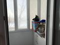 3-комнатная квартира · 60 м² · 3/5 этаж, Майкудук, Мкр Восток-2 9 — Бытовую технику и мебель оставим,солнечная сторона,зимой квартире тепло.Рядом школа,детские сады,супермаркеты и минимаркеты.Подходит под ипотеку(1982г).Звонить по телефону:87011913708 за 23.5 млн ₸ в Караганде, Алихана Бокейханова р-н — фото 4