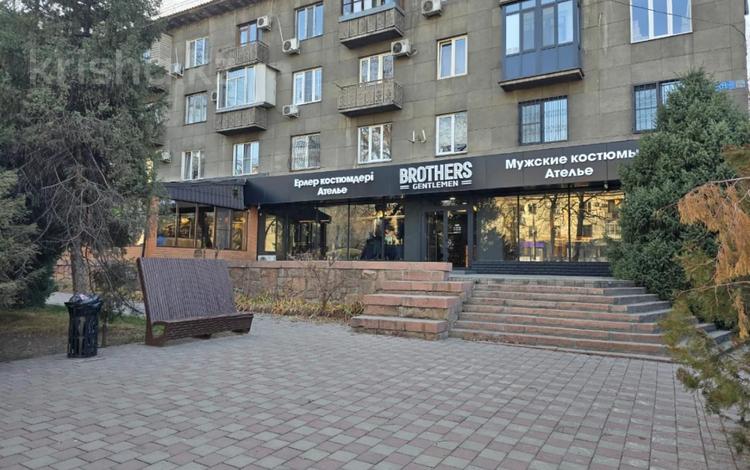 Свободное назначение, офисы, магазины и бутики, склады, общепит, салоны красоты, медцентры и аптеки, образование, развлечения · 811 м² за 770 млн ₸ в Алматы, Алмалинский р-н — фото 3