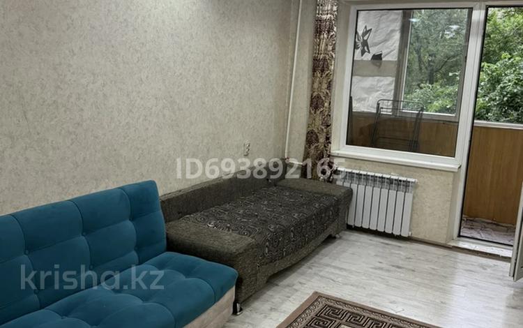 1-комнатная квартира, 33 м², 3/4 этаж помесячно, мкр Аксай-2А 2 за 170 000 〒 в Алматы, Ауэзовский р-н — фото 2
