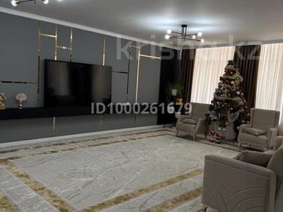 Продажа квартир в Мангистауской обл.: 5-комнатная квартира · 176 м² · 2/5 этаж, 15-й мкр 3 в за 75 млн 〒 5-комнатная квартира · 176 м² · 2/5 этаж, 15-й мкр 3 в за 75 млн 〒 в Актау