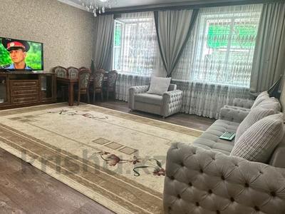Отдельный дом · 5 комнат · 230 м² · 12 сот., Розы Люксембург 124 — Гулливер за 145 млн ₸ в Павлодаре