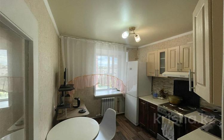 1-комнатная квартира · 35 м² · 6/6 этаж, мкр Юго-Восток, Муканова за 12 млн ₸ в Караганде, Казыбек би р-н — фото 4