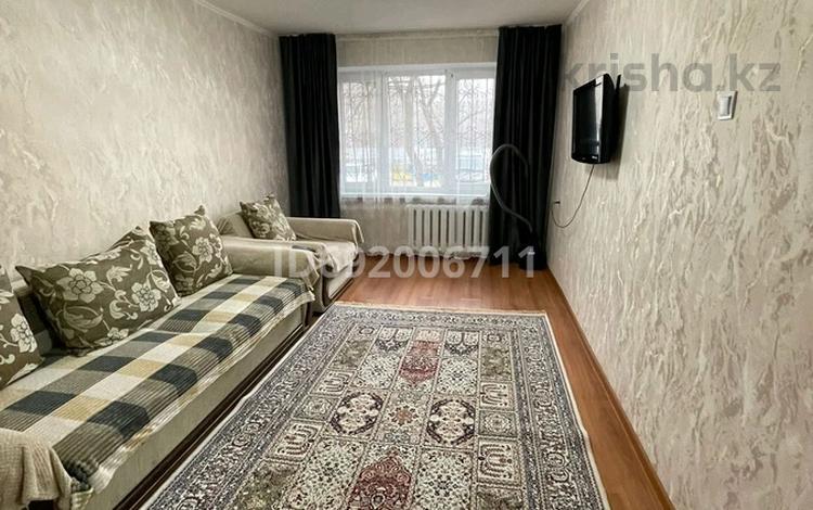 2-комнатная квартира, 45 м², 1/5 этаж помесячно, 3 микр — Три аллеи