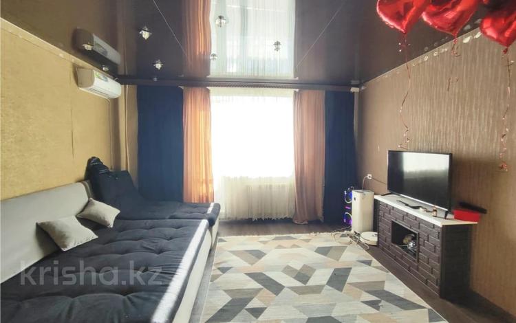 2-комнатная квартира · 54 м² · 10/10 этаж, мкр Юго-Восток, Степной 4 за 18 млн ₸ в Караганде, Казыбек би р-н — фото 2