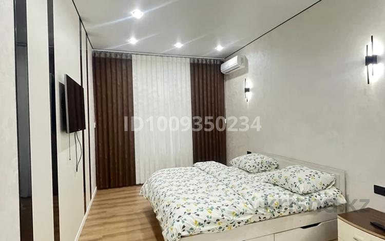 1-комнатная квартира · 45 м² · 4/10 этаж, Байтерекова 2б за 15 000 ₸ в Шымкенте, Аль-Фарабийский р-н — фото 2