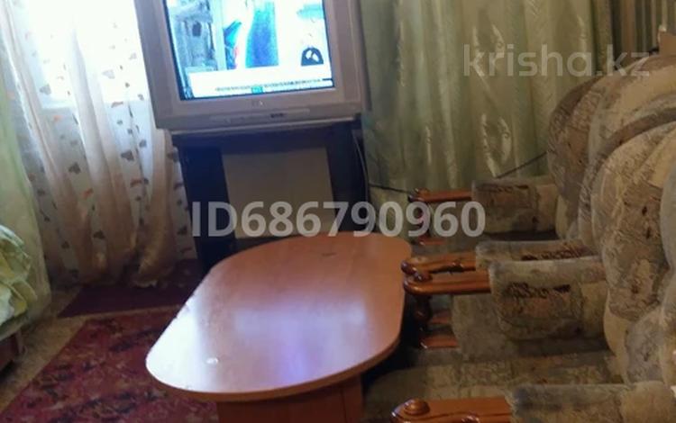 1-комнатная квартира · 35 м² · 1/5 этаж, Абая 48 — Проспект Абая за 7 000 ₸ в Уральске — фото 2