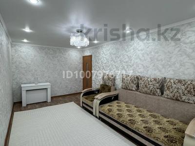 3-комнатная квартира · 62 м² · 2/5 этаж, мкр Юго-Восток, 29й микрорайон 8 за 23 млн 〒 в Караганде, Казыбек би р-н