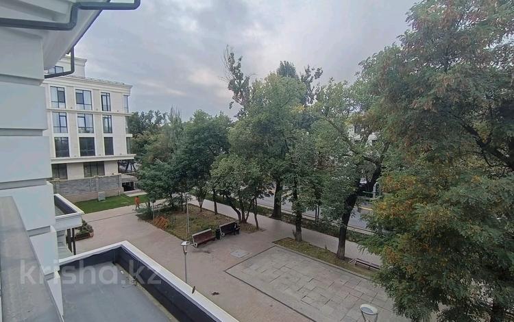 Свободное назначение, офисы, магазины и бутики, салоны красоты, фитнес и спорт, медцентры и аптеки, образование, развлечения, конференц-залы, кабинеты и рабочие места, студии · 60 м² за 853 000 ₸ в Алматы, Медеуский р-н — фото 2