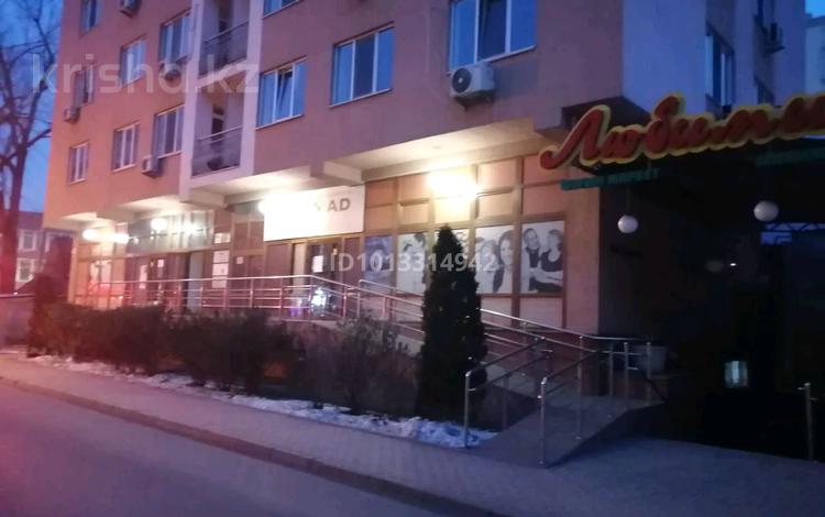 2-бөлмелі пәтер · 50 м² · 3/5 қабат, Кабанбай Батыра 199А — Ауэзова, бағасы: 250 000 ₸ в Алматы, Алмалинский р-н — фото 2