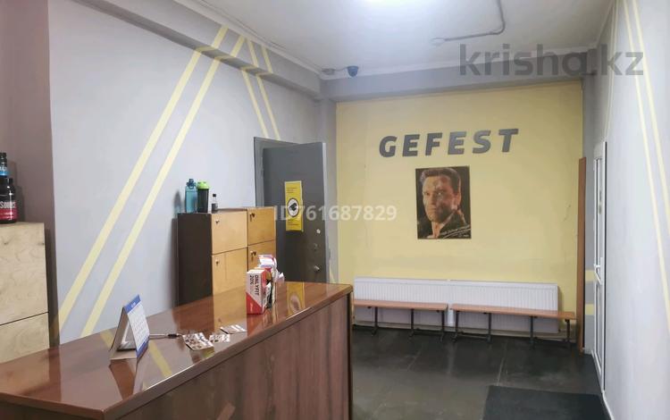 Дүкендер мен бутиктер, қоймалар, қоғамдық тамақтану орны, сұлулық салондары, монша, қонақ үй және демалыс орындары, медорталықтар мен дәріханалар, білім орталықтары, ойын-сауық · 1200 м², бағасы: 75 млн ₸ в Шахтинске — фото 2