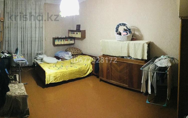 2-комнатная квартира, 49.7 м², 4/4 этаж, проспект Нурсултана Назарбаева 44 за 16 млн 〒 в Караганде, Казыбек би р-н — фото 2