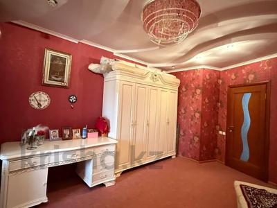 4-комнатная квартира · 135.4 м² · 8/10 этаж, мкр 5, Алии Молдагуловой пр-т 13 — ДСК за 350 000 〒 в Актобе