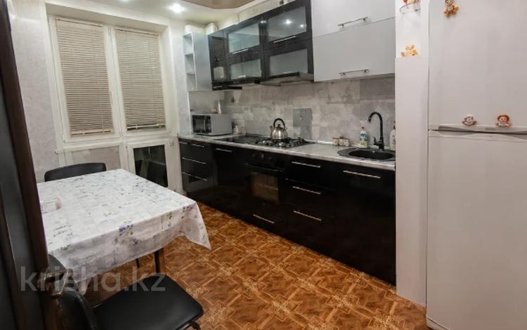 3-комнатная квартира · 70 м² · 2/9 этаж, мкр Кунаева за 175 000 ₸ в Уральске — фото 5